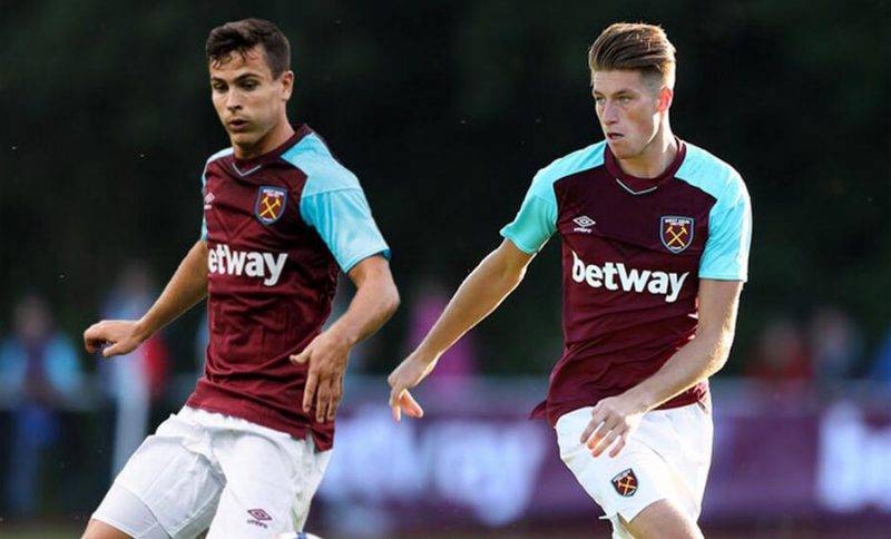 休闲泳装的 休闲泳装的